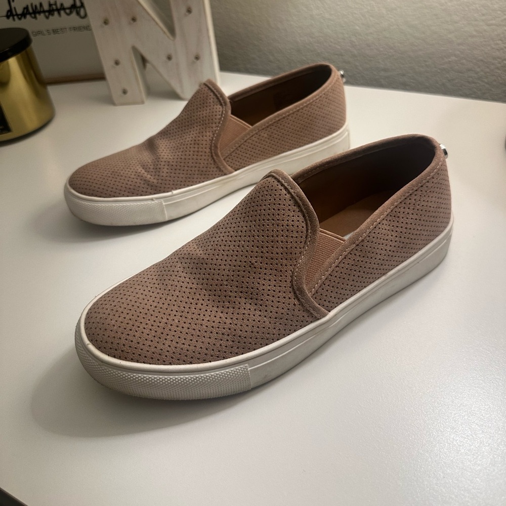 Steve Madden slip on shoes